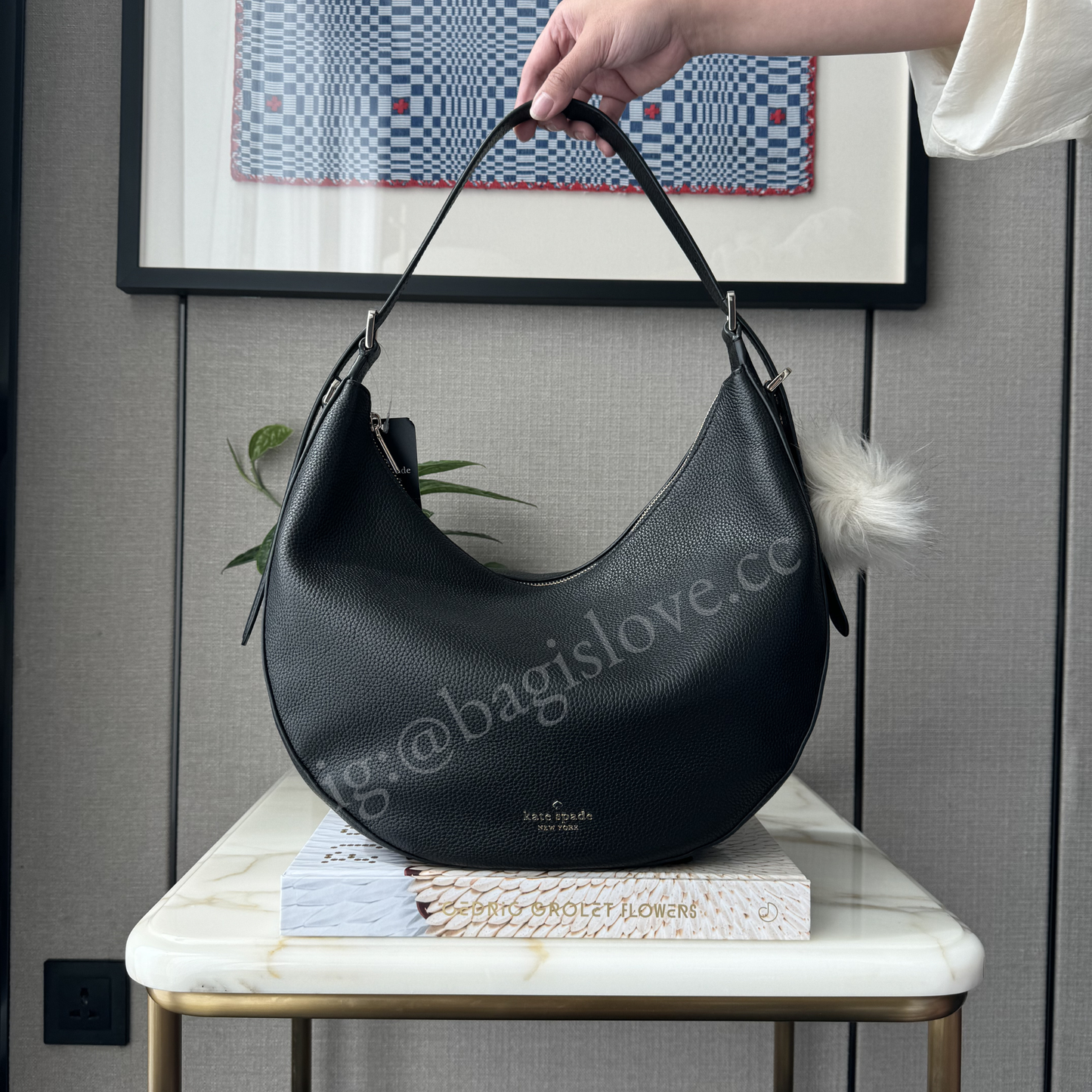 Nova Large Shoulder Bag in Black (in-transit✨)