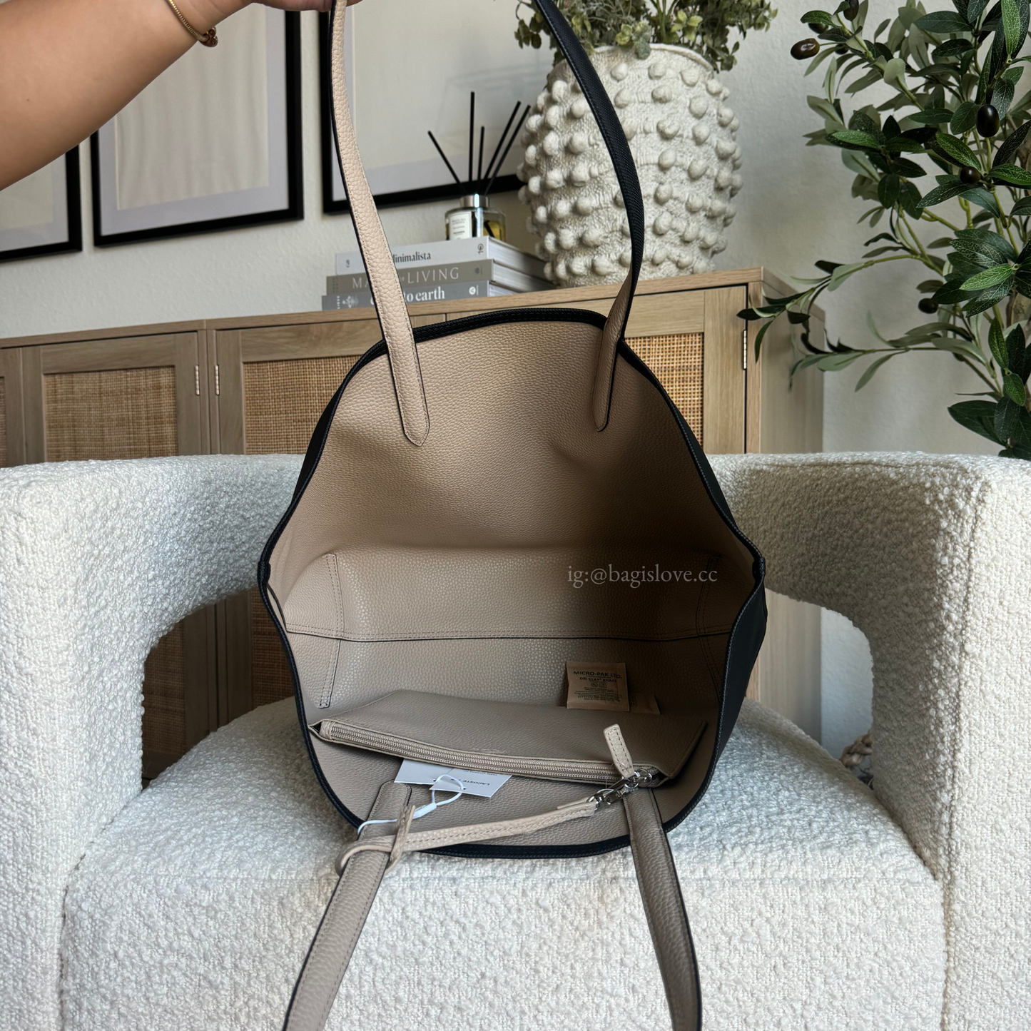 Anna Reversible Tote with Pouch in Black and Beige (8 weeks eta🌊📦)