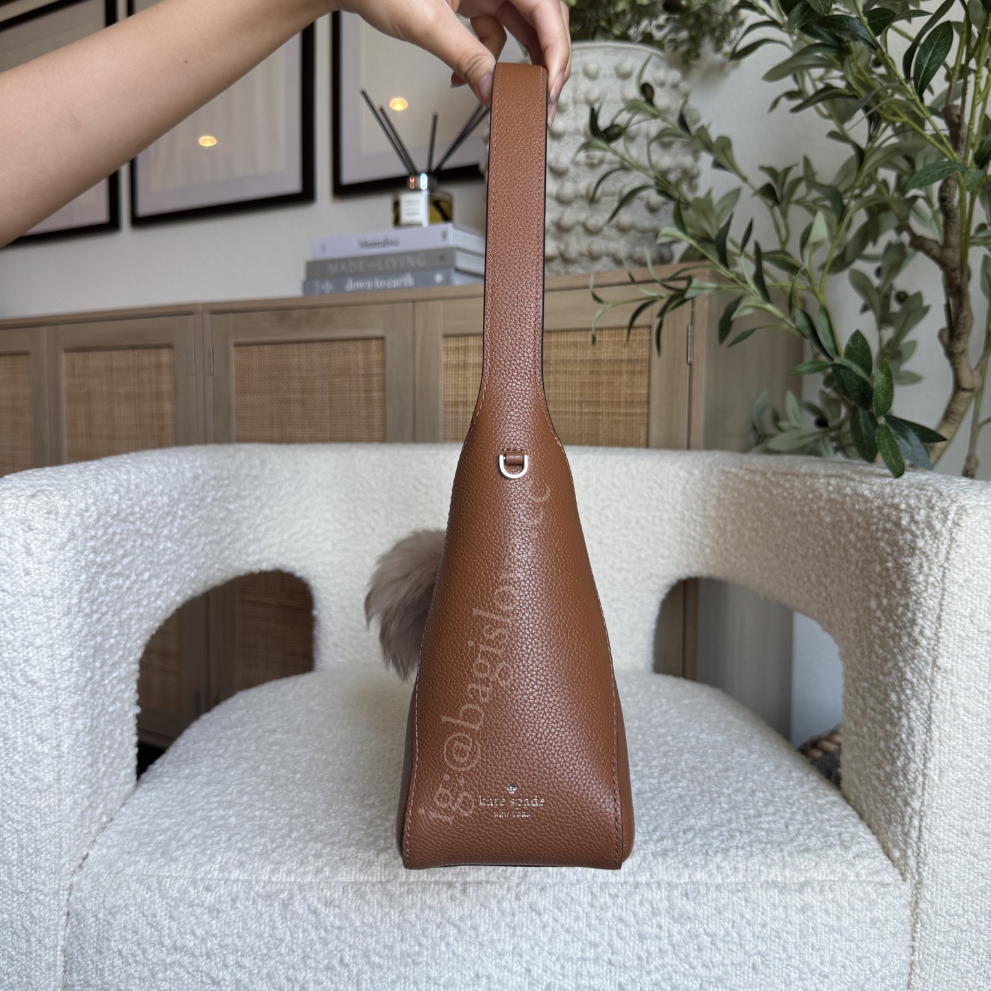 454 Sculpted Shoulder Bag in Warm Gingerbread (in transit)✨