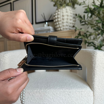 Madison Medium Bifold Wallet inn Black (8-10 weeks arrival 📦🌊)