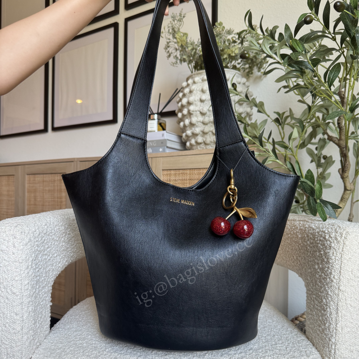 Steve Madden Tote in Black (in transit)✨🌊