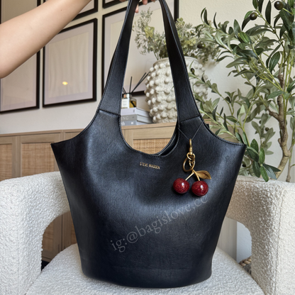 Steve Madden Tote in Black (in transit)✨🌊