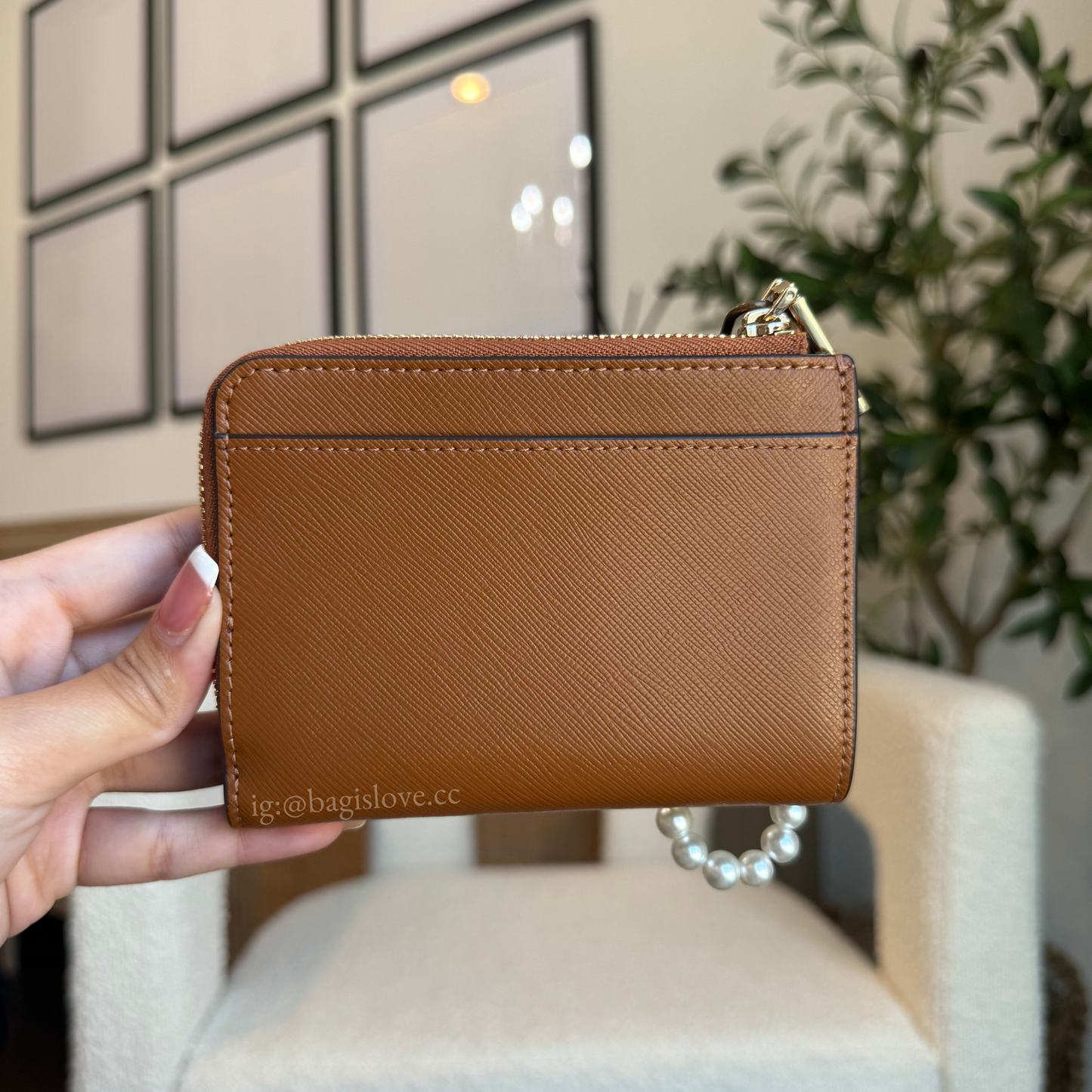 Madison Small L Zip Wallet in Brown