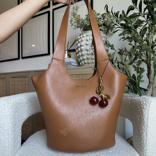Steve Madden Tote in Brown (in transit)✨🌊