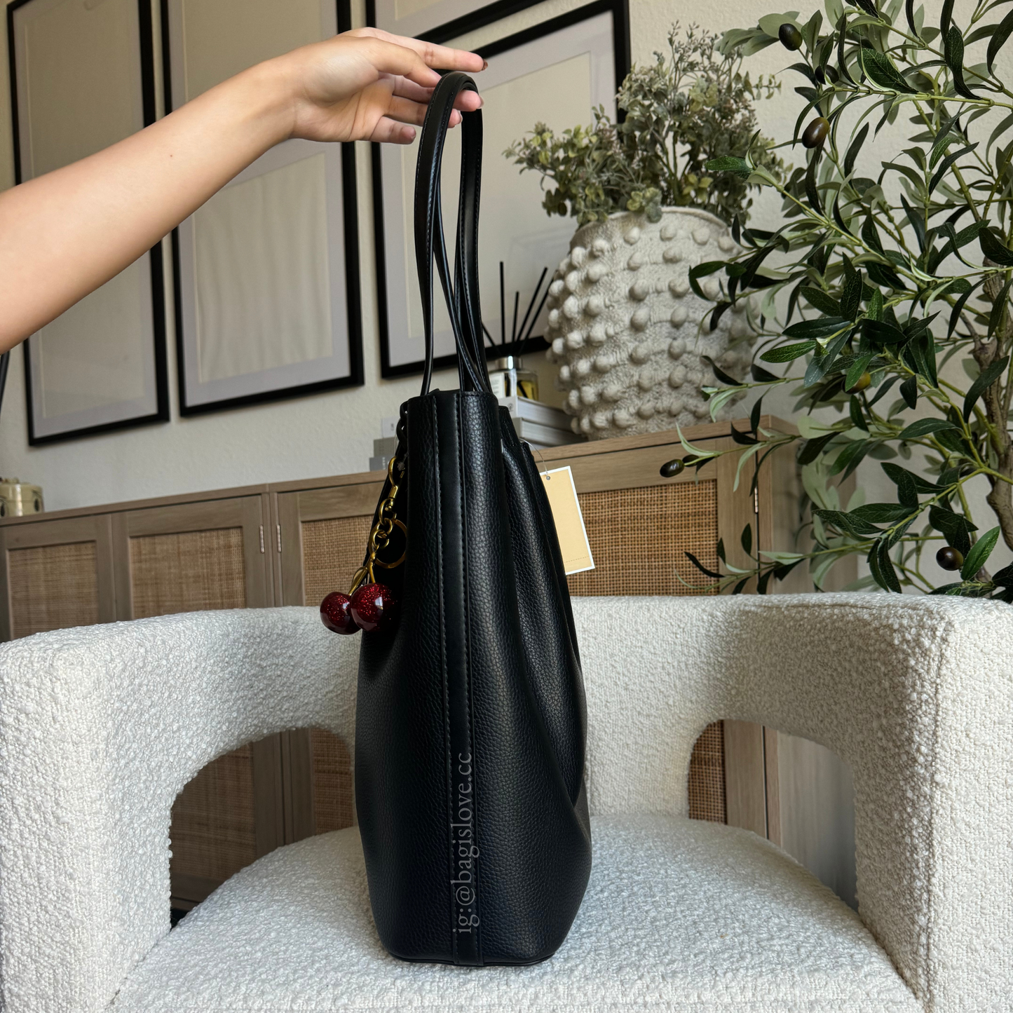 Carson Large Pebbled Leather Tote Bag in Black (8 weeks arrival📦🌊)