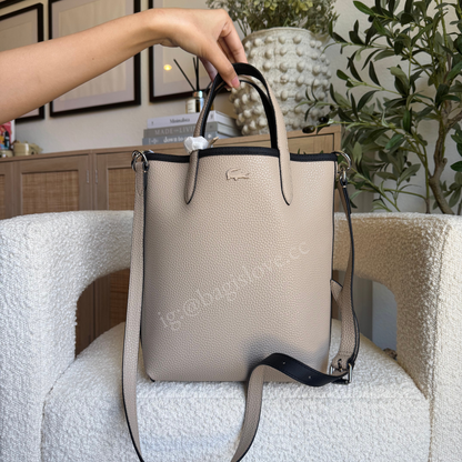 Anna Vertical Reversible Tote in Noir Krema (in transit ✨)