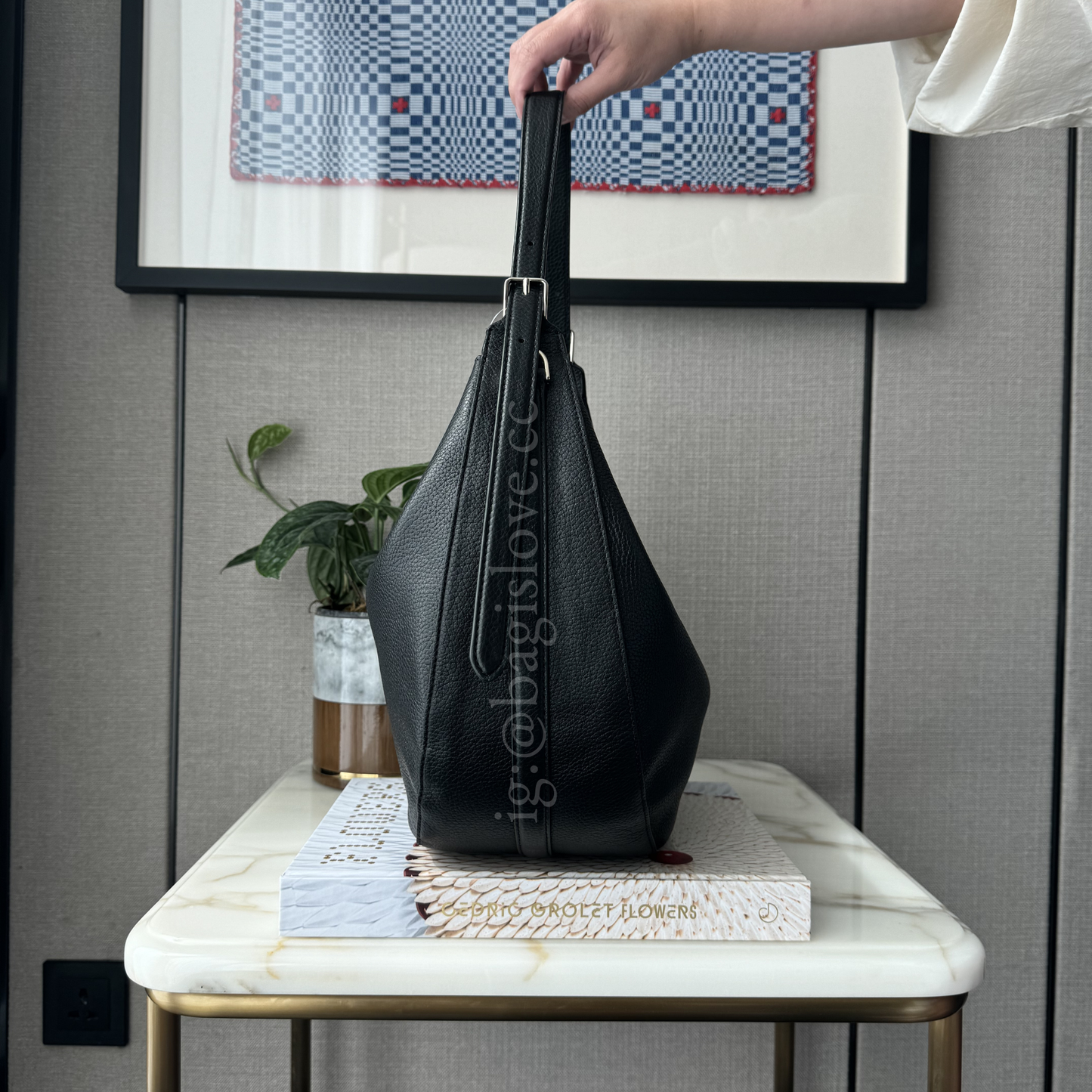 Nova Large Shoulder Bag in Black (in-transit✨)