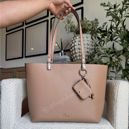 Tessa Tote Bag With Charm in Fawn