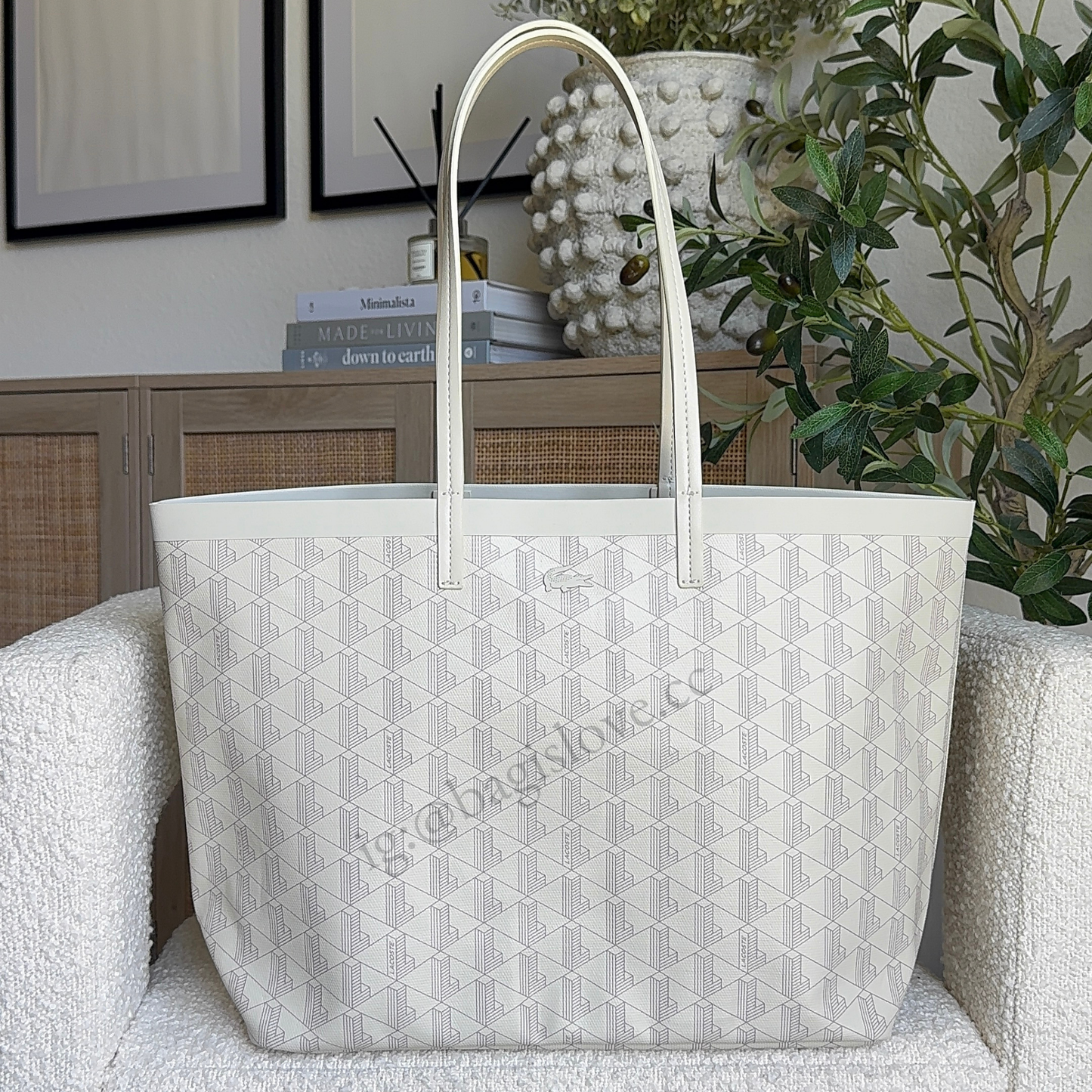 Zely Tote with Pouch in White (in transit)✨🌊 (full payment required)