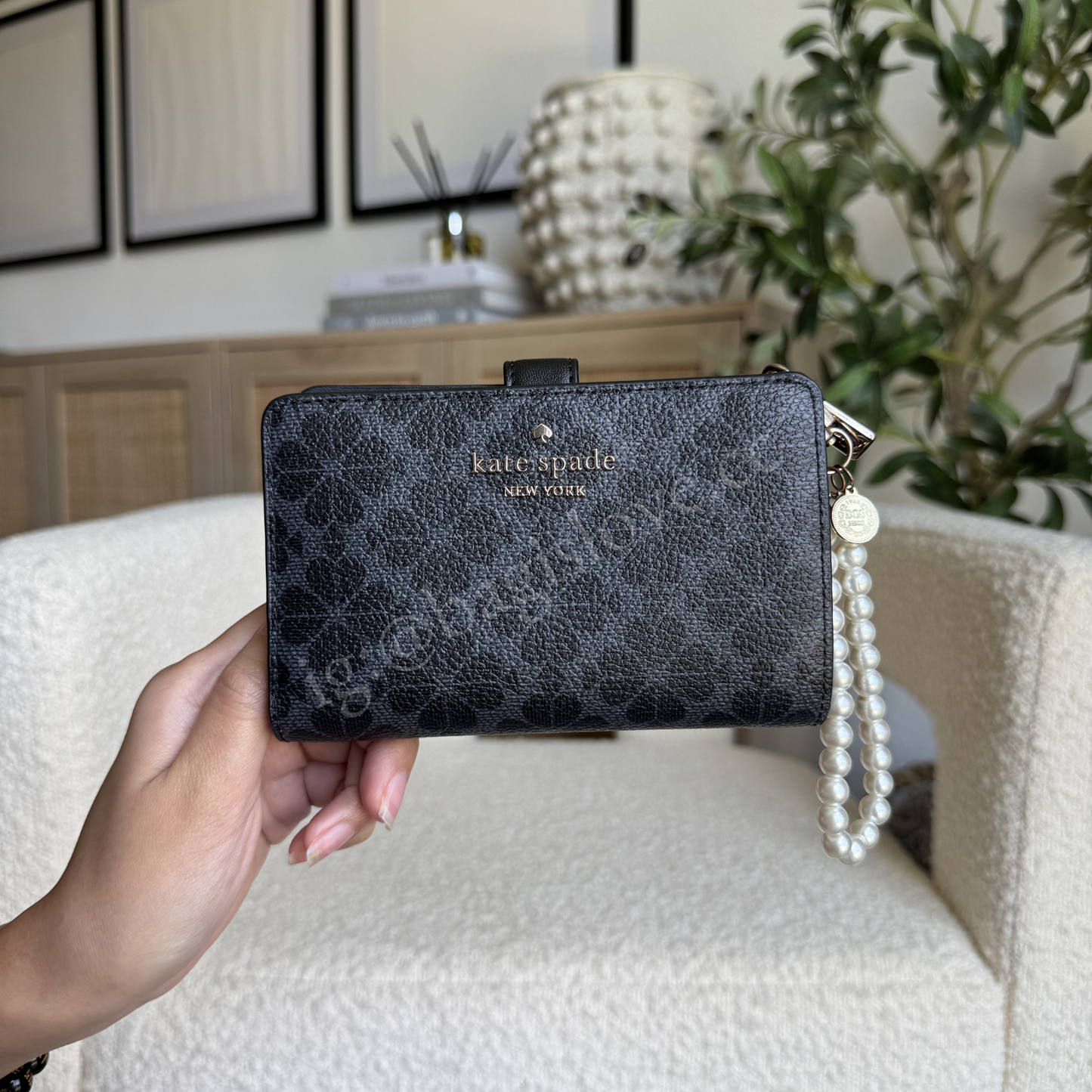 Spade Flower Medium Bifold Wallet in Black (in transit)✨🌊