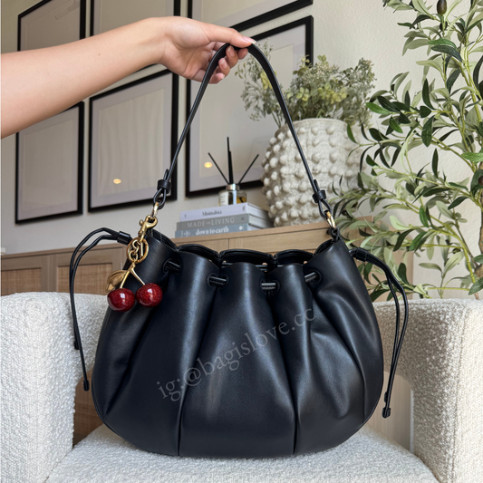 Pinch Shoulder Bag in Black