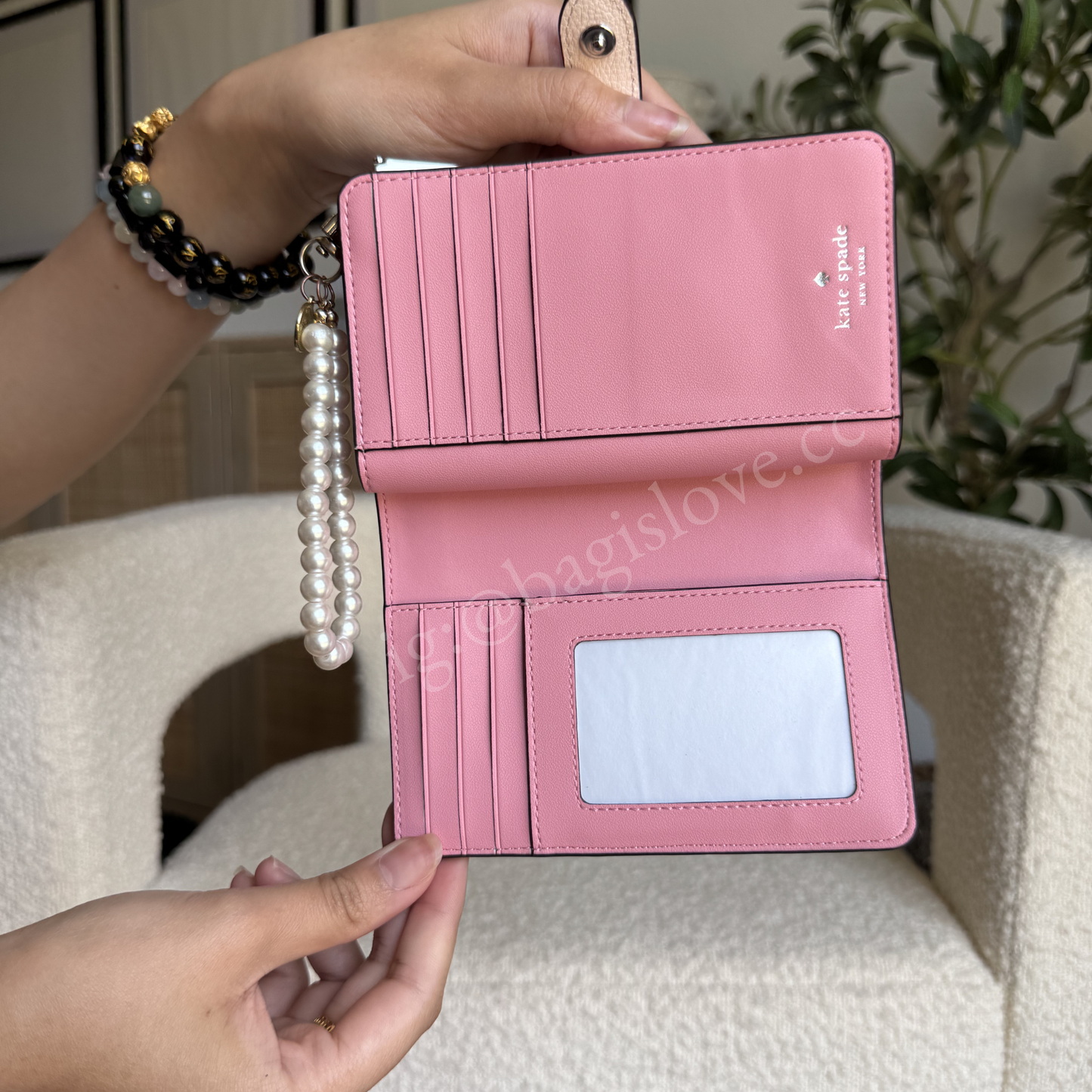 Medium Bifold Wallet in Meringue-Pink