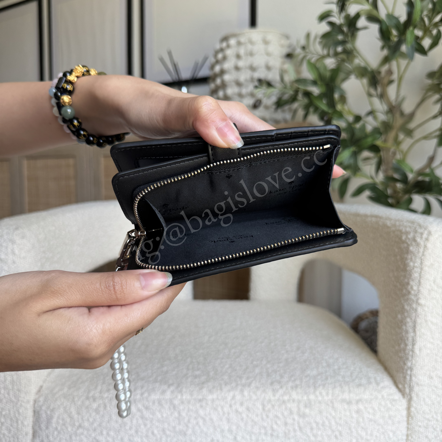 Spade Flower Medium Bifold Wallet in Black (in transit)✨🌊