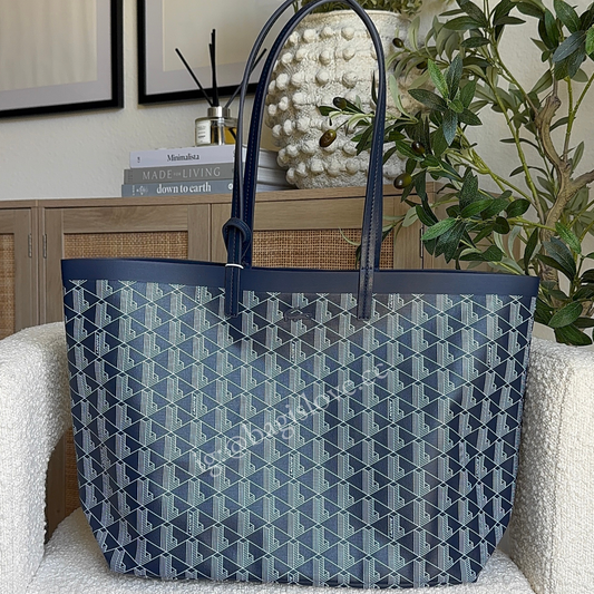 Zely Tote with Pouch in Navy (in transit)✨🌊 (full payment required)