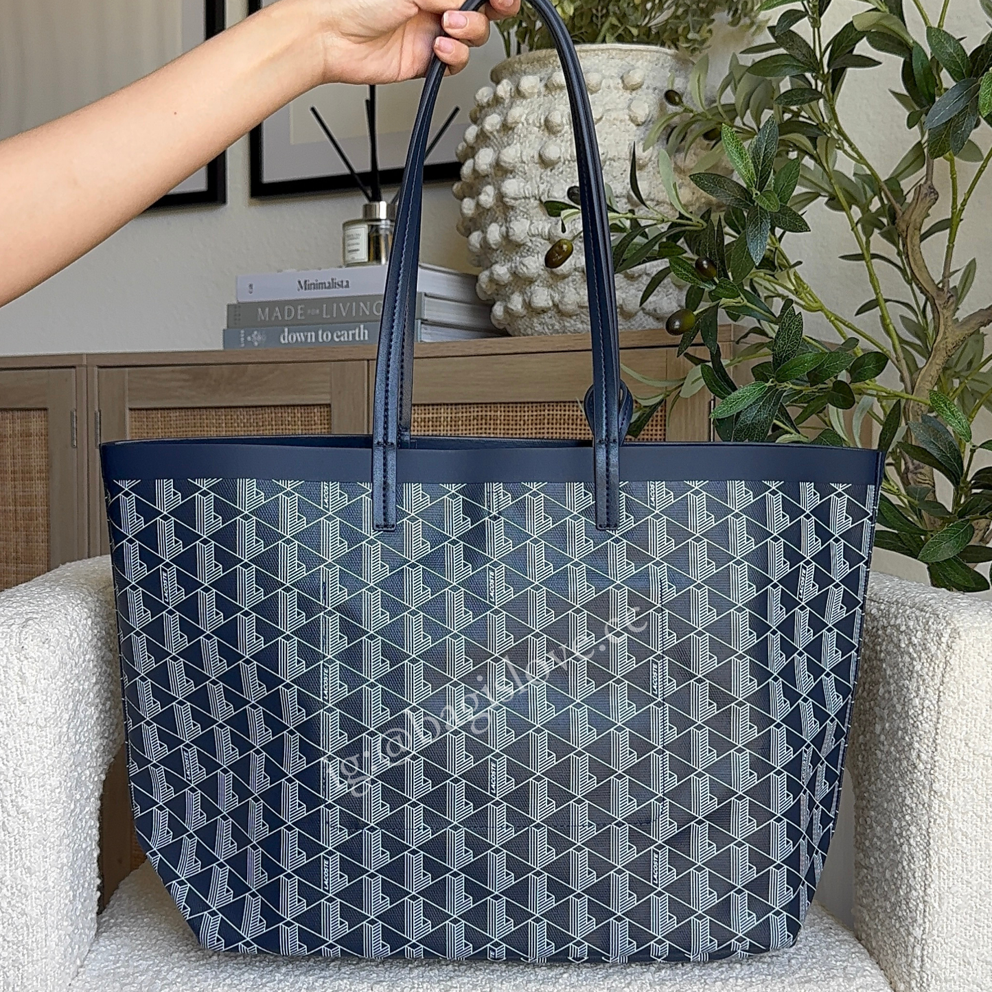 Zely Tote with Pouch in Navy (in transit)✨🌊 (full payment required)