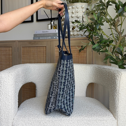 Zely Tote with Pouch in Navy (in transit)✨🌊 (full payment required)