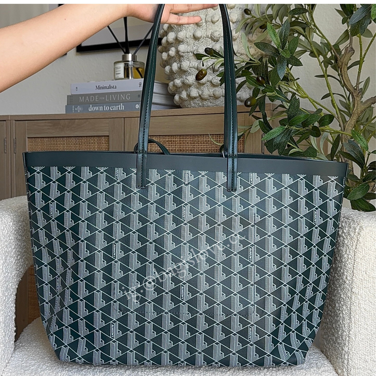 Zely Tote with Pouch in Green (in transit)✨🌊 (full payment required)