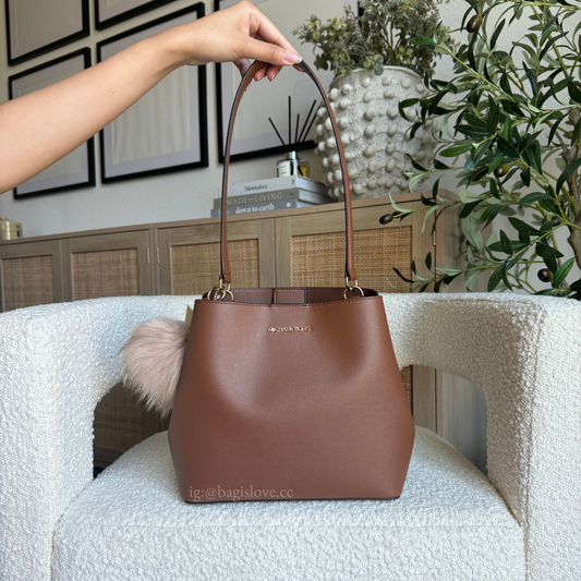 Pratt Medium Shoulder Bag in Brown (8 weeks eta🌊📦)
