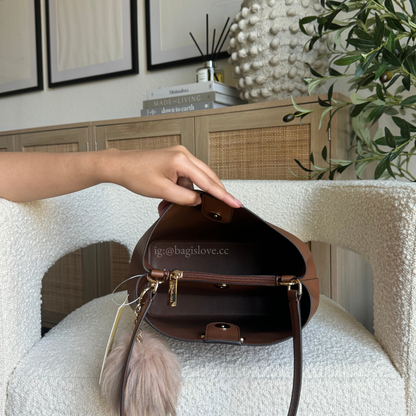 Pratt Medium Shoulder Bag in Brown (8 weeks eta🌊📦)