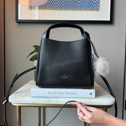 Knott Carryall Bag in Black (in transit✨