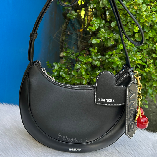 Sadie Crossbody in Black (on-hand ph)